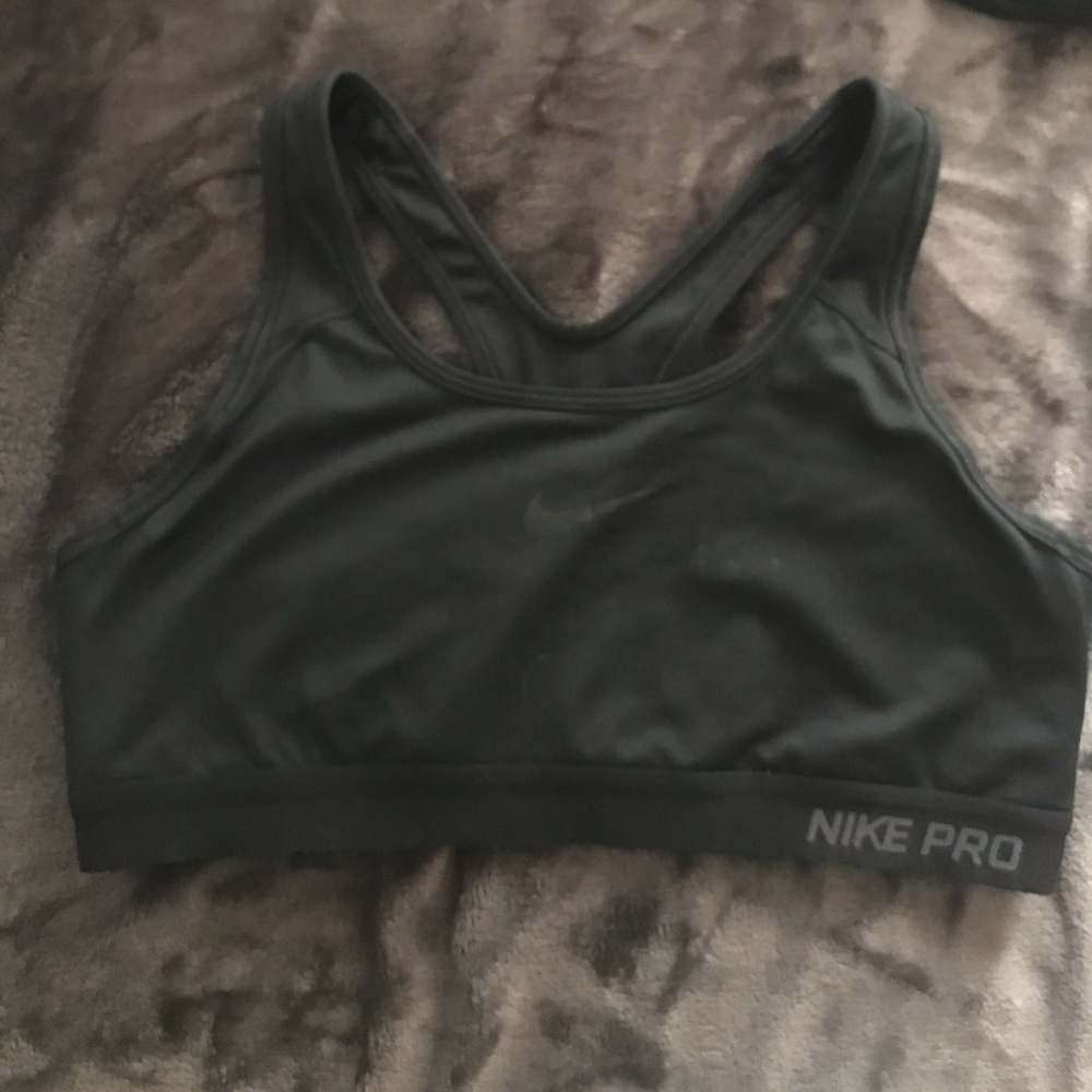 Nike: Sports bra
